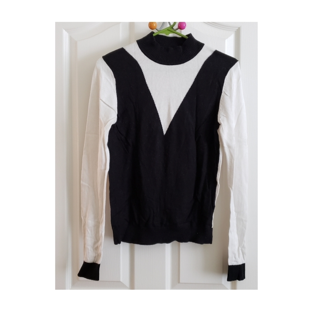 f21 black & white mockneck sweater